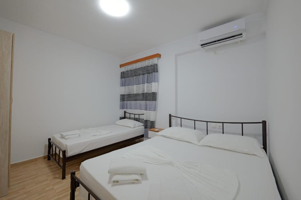 Eduard Lagji Apartament Lukove Ruang foto