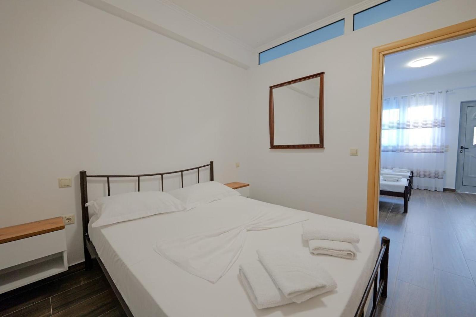 Eduard Lagji Apartament Lukove Ruang foto