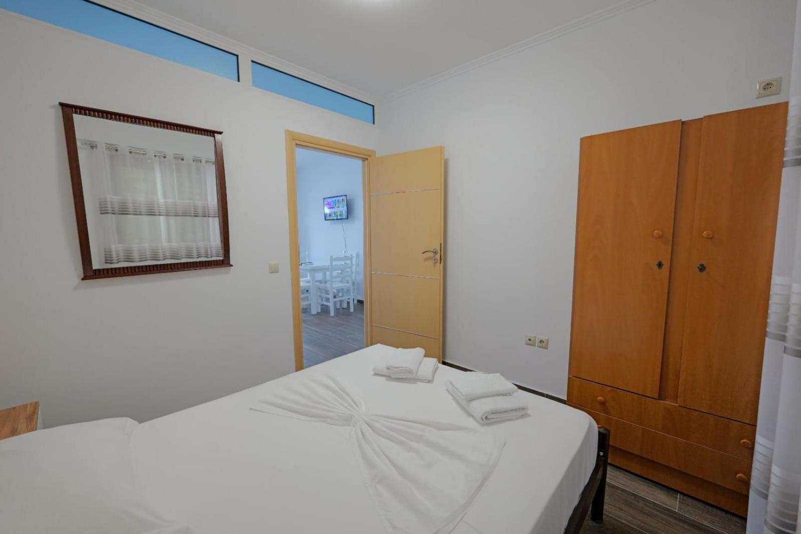 Eduard Lagji Apartament Lukove Ruang foto